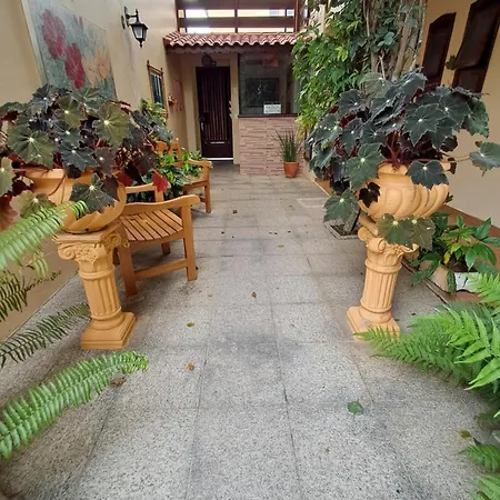 Apartamento com piscina no Lázaro-2